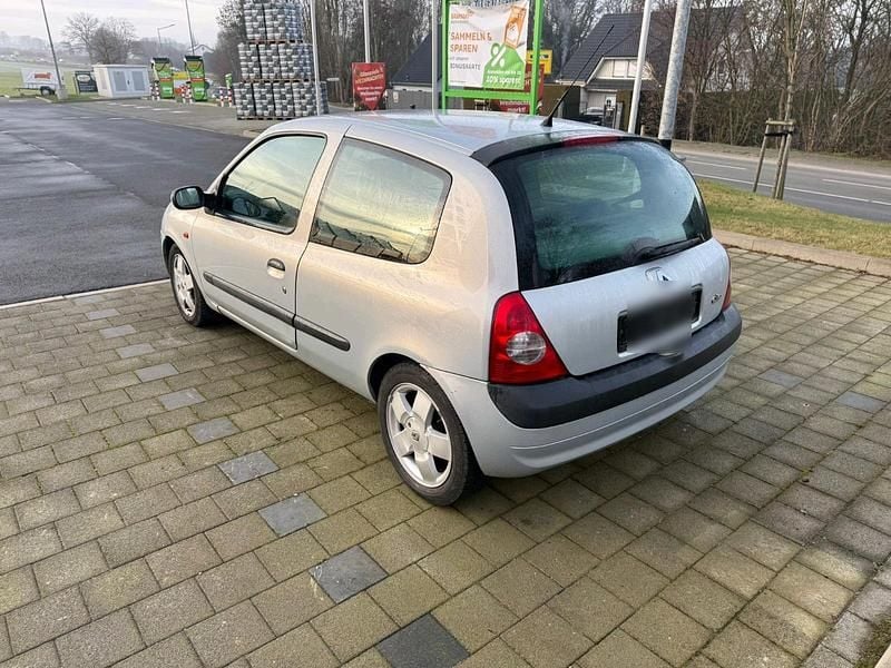 Gebraucht Renault Clio II 107 PS (78 kW) 2002 Silber Kleinwagen