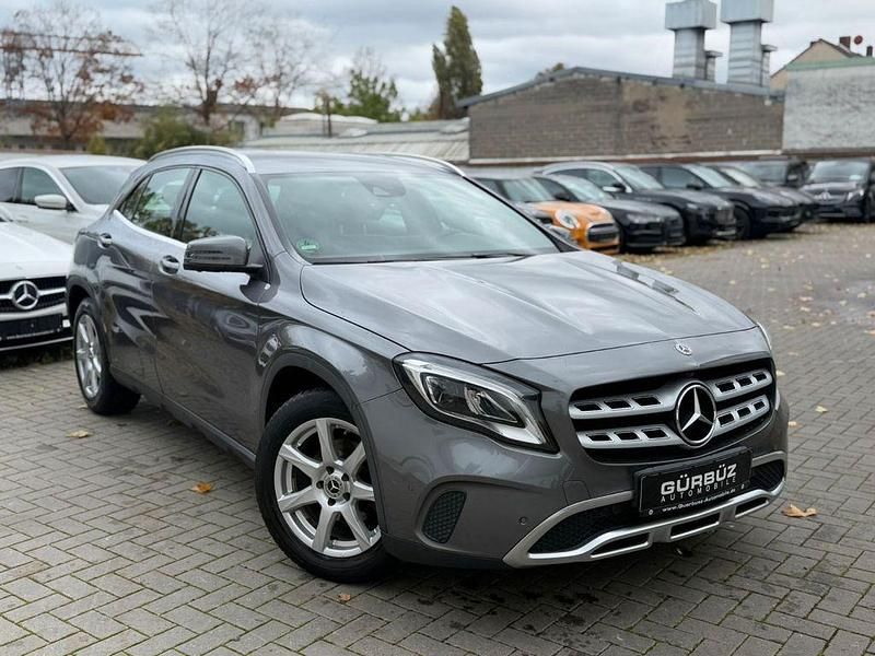 Grau Gebraucht 2019 Mercedes GLA180 Urban SUV | 18.800 € (Fairer Preis) - Bild 1/4