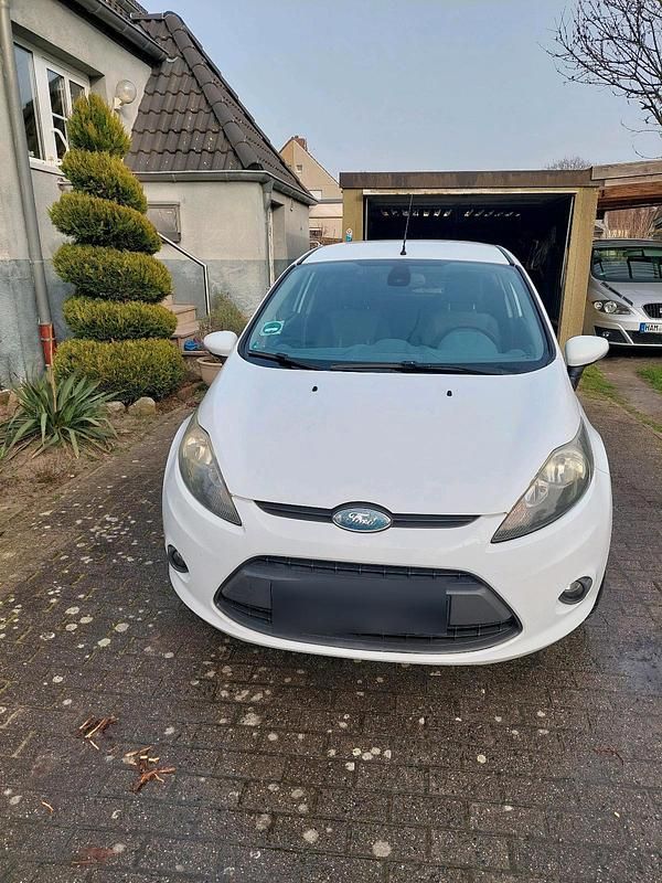 Gebraucht Ford Fiesta 60 PS (44 kW) 2008 Weiß Kleinwagen
