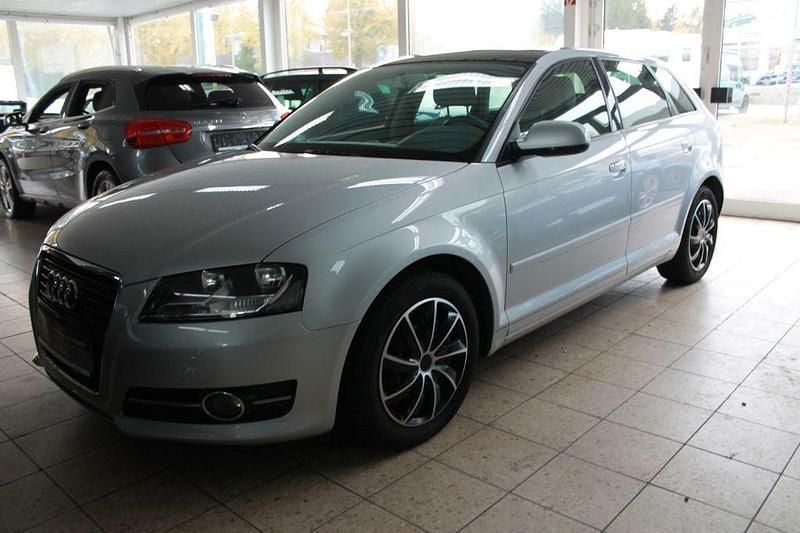 Silber Gebraucht 2012 Audi A3 Sportback Attraction Kleinwagen | 9.990 € (Teuer) - Bild 1/4
