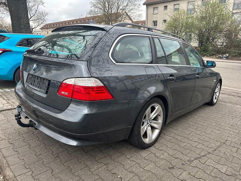 Gebraucht BMW 520 177 PS (130 kW) 2009 Grau Kombi
