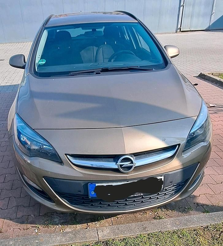 Gebraucht Opel Astra 110 PS (80 kW) 2014 Braun Kombi