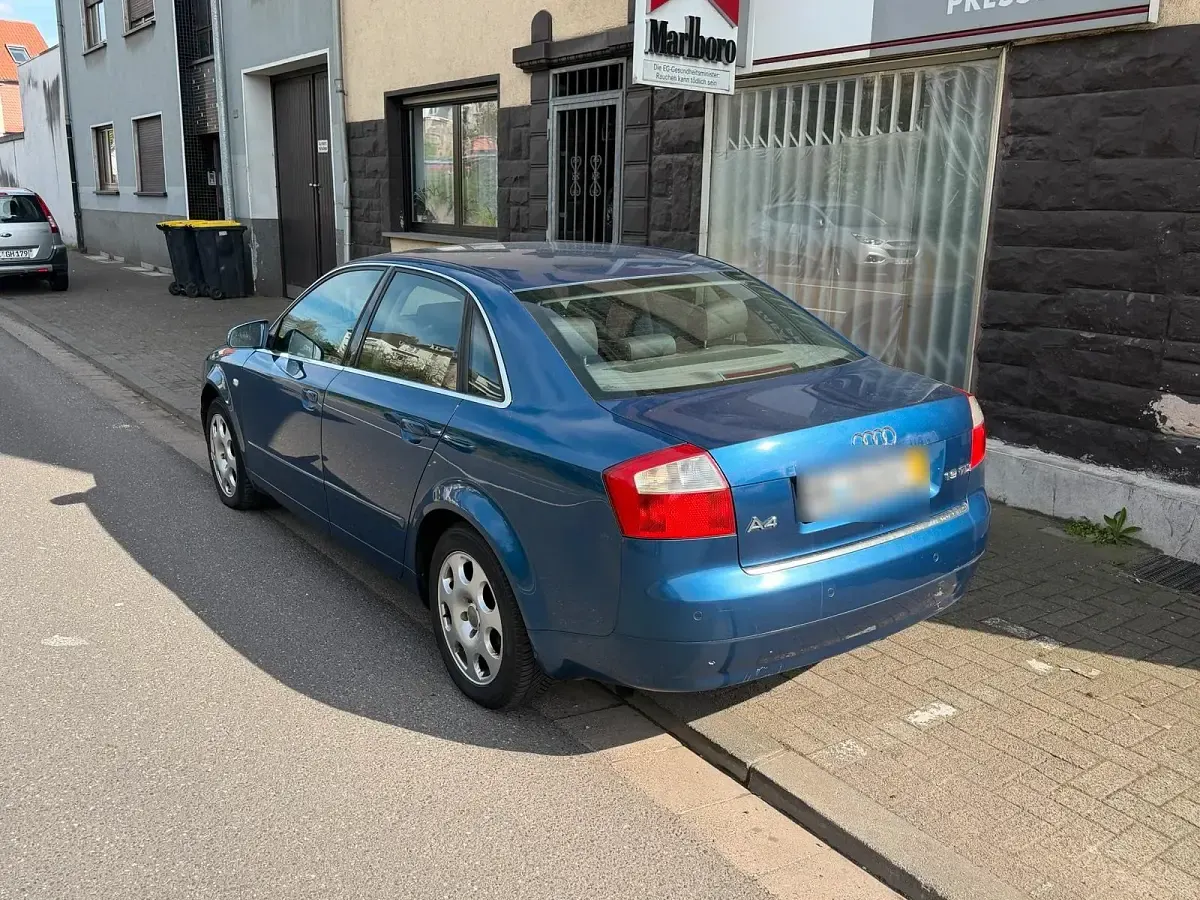 Gebraucht Audi A4 131 PS (96 kW) 2004 Blau Limousine