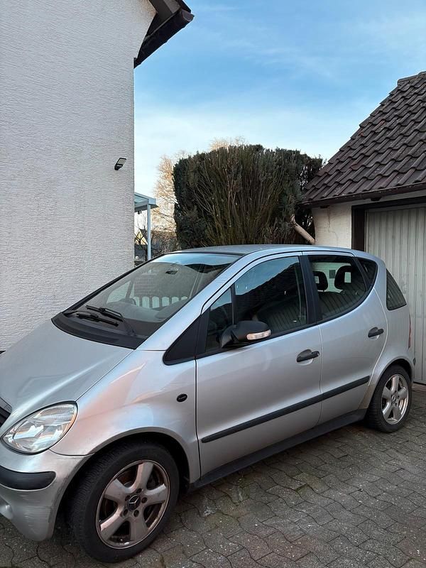 Silber Gebraucht 2003 Mercedes A160 Kleinwagen | 1.200 € (Guter Preis) - Bild 1/4