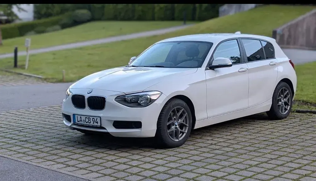 Gebraucht BMW 114 102 PS (75 kW) 2014 Weiß Kleinwagen