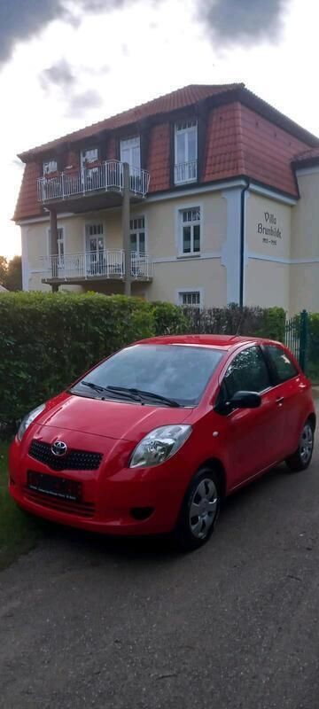 Rot Gebraucht 2007 Toyota Yaris Kleinwagen | 4.990 € - Bild 1/4