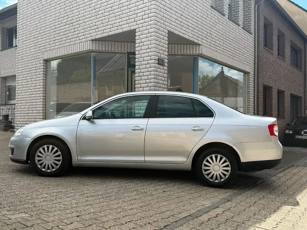 Gebraucht VW Jetta 150 PS (110 kW) 2006 Silber Limousine