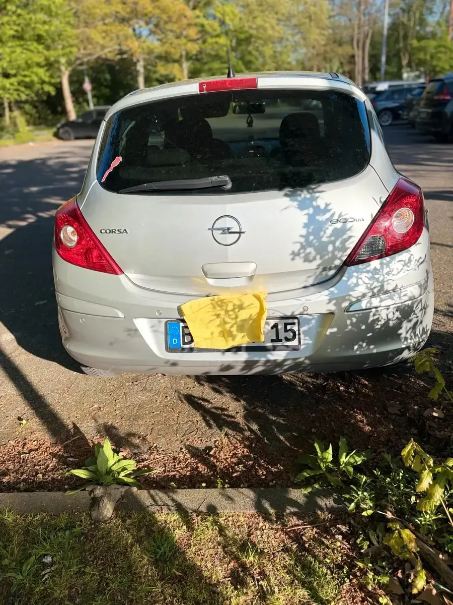Gebraucht Opel Corsa Edition 69 PS (50 kW) 2011 Silber Kleinwagen