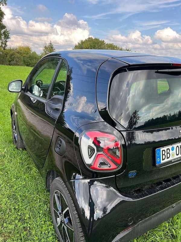 Schwarz Gebraucht 2023 Smart ForTwo Electric Drive Coupé | 13.500 € (Fairer Preis) - Bild 1/4