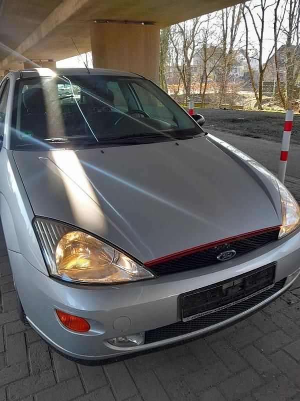 Gebraucht Ford Focus 75 PS (55 kW) 1999 Silber Kombi
