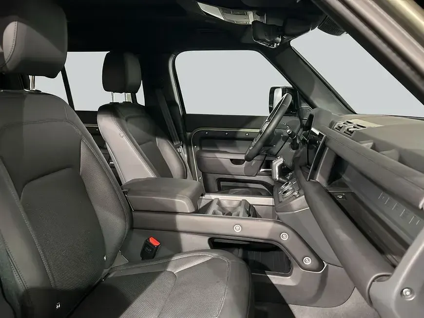 Gebraucht Land Rover Defender SE Dynamic 300 PS (220 kW) 2024 Grün SUV
