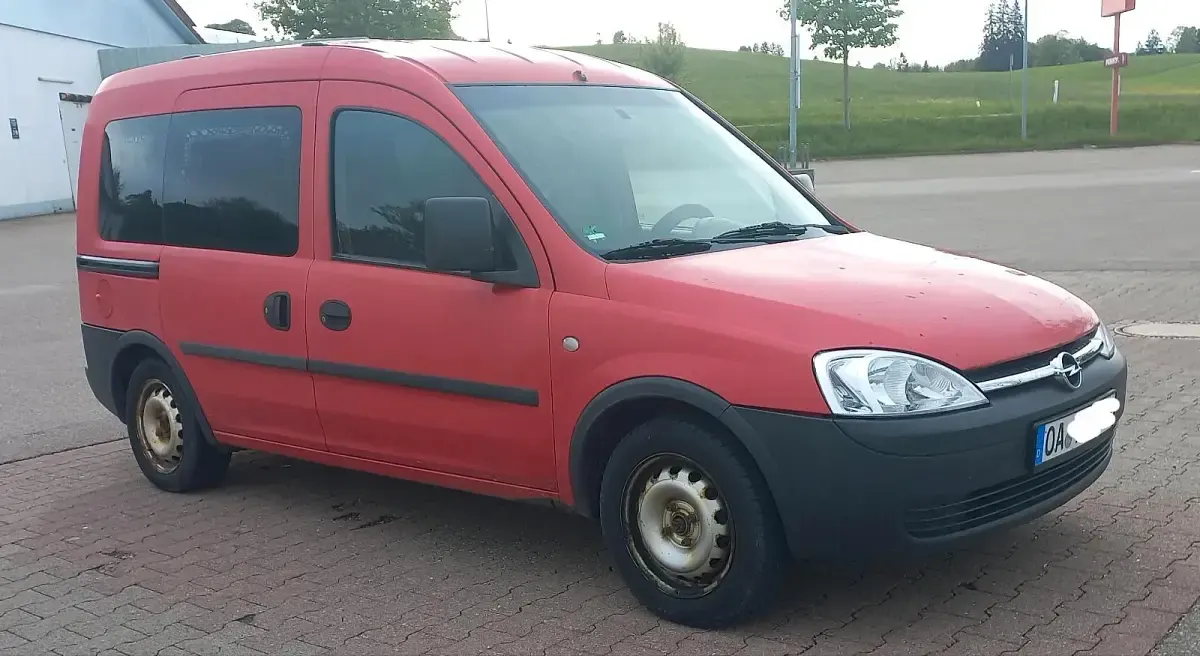Używany Opel Combo 90 KM (66 kW) 2006 Czerwony Minivan