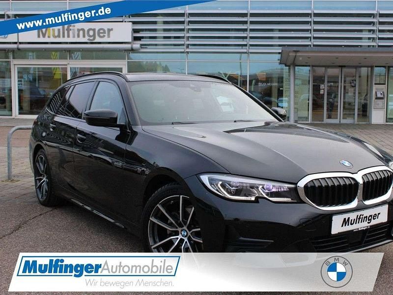 Black sapphire metallic Gebraucht 2022 BMW 320 Sport Line Kombi | 30.980 € (Etwas zu teuer) - Bild 1/4