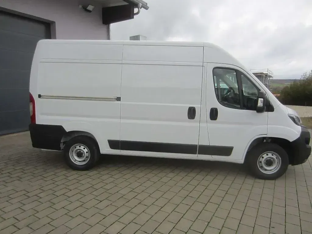 Second-hand Fiat Ducato 140 CP (102 kW) 2023 Alb Van
