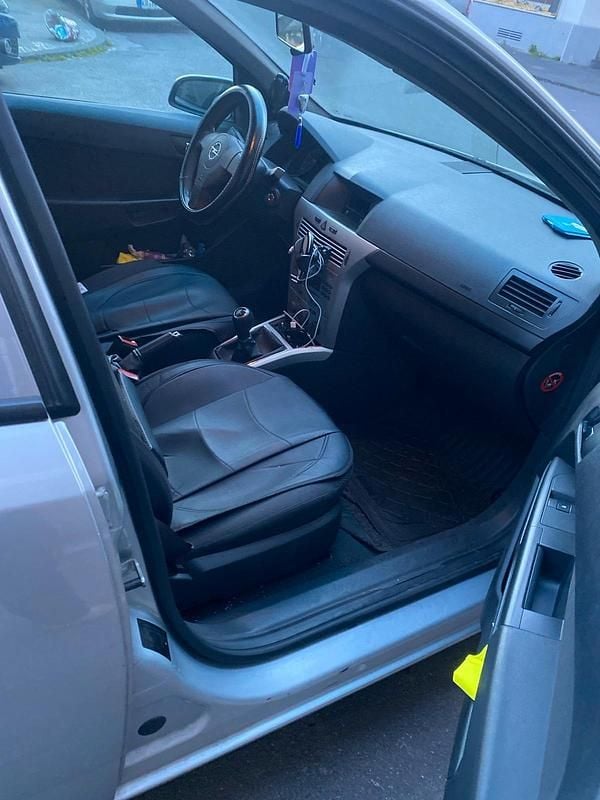 Occasion Opel Astra 90 ch (66 kW) 2009 Gris Citadine