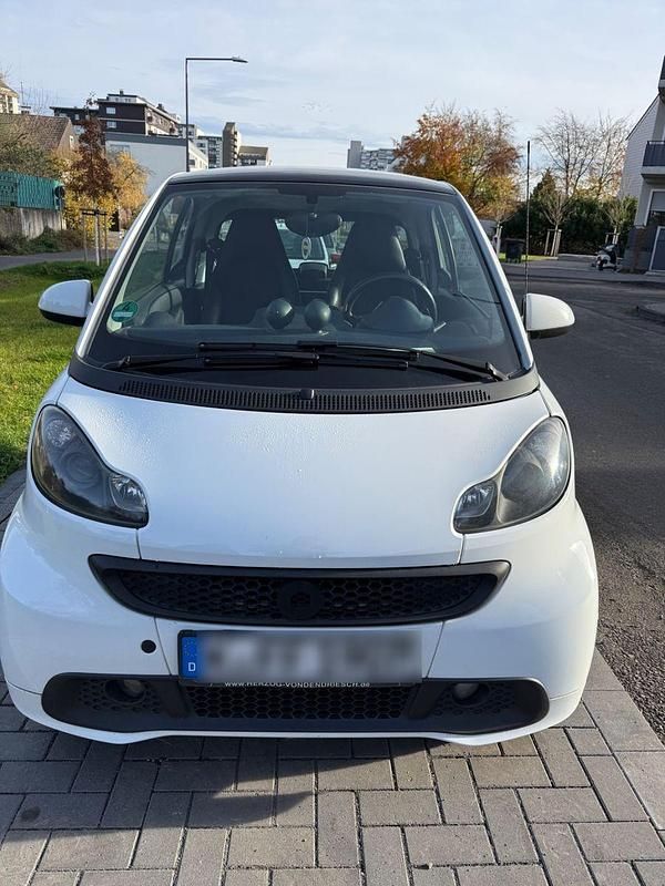 Weiß Gebraucht 2013 Smart ForTwo Coupé Passion Kleinwagen | 6.000 € (Fairer Preis) - Bild 1/4