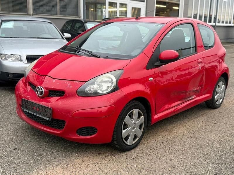 Rot Gebraucht 2011 Toyota Aygo Cool Kleinwagen | 1.499 € (Superpreis) - Bild 1/4