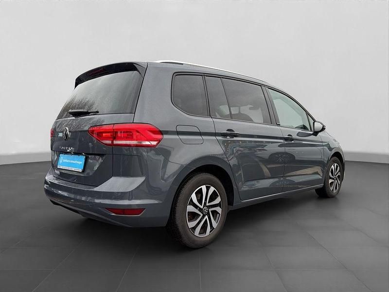 Gebraucht VW Touran Active 122 PS (89 kW) 2022 Grau Van / Kleinbus