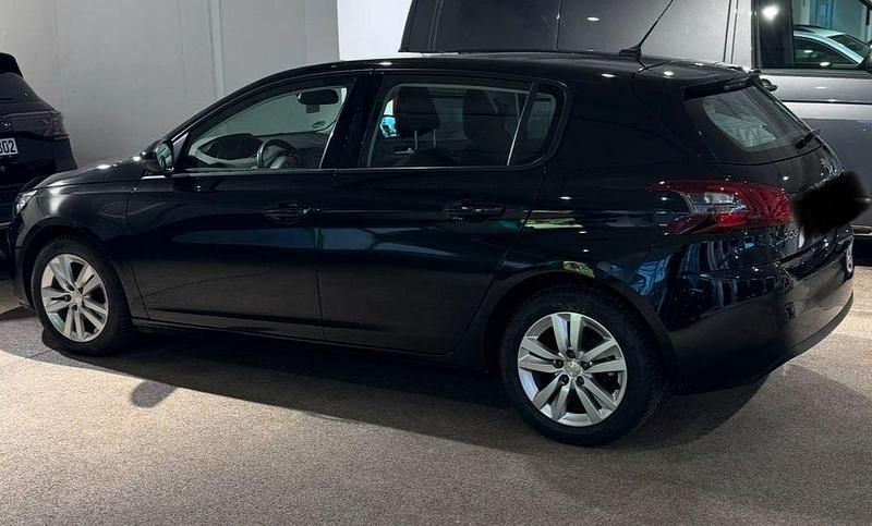 Schwarz Gebraucht 2020 Peugeot 308 Active Limousine | 15.201 € (Etwas zu teuer) - Bild 1/2