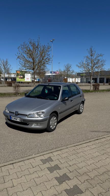 Silber Gebraucht 1999 Peugeot 106 Kleinwagen | 555 € (Superpreis) - Bild 1/4