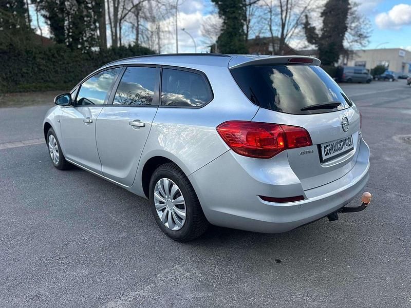 Gebraucht Opel Astra Design Edition 101 PS (74 kW) 2011 Grau Kombi