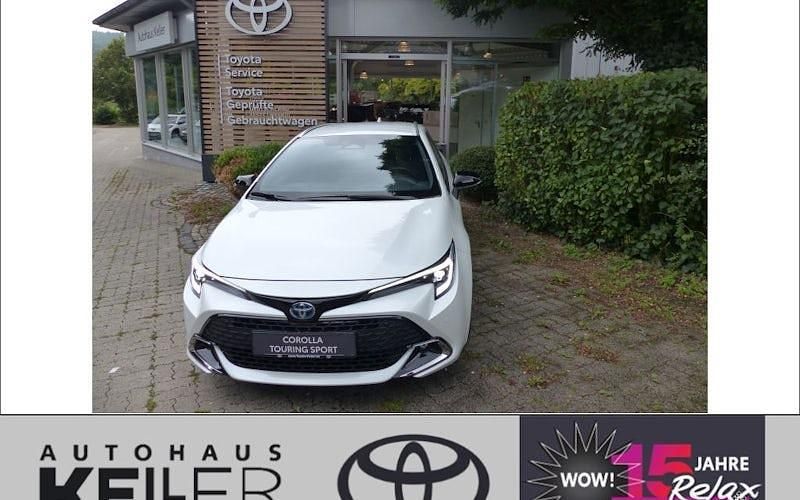 Platinumweiß perleffekt Neu 2025 Toyota Corolla Kombi | 35.840 € (Fairer Preis) - Bild 1/4
