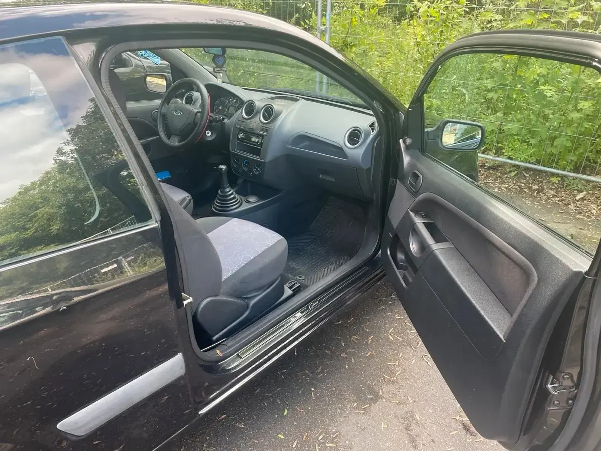 Gebraucht Ford Fiesta 69 PS (50 kW) 2006 Schwarz Kleinwagen