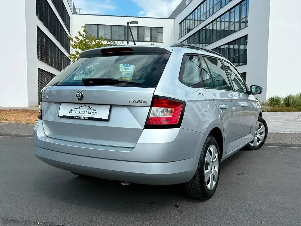 Gebraucht Skoda Fabia Ambition 90 PS (66 kW) 2017 Silber Kombi