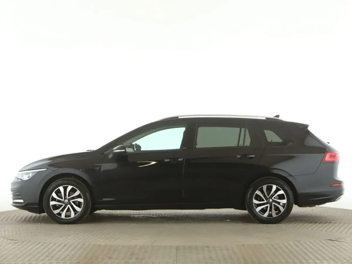 Gebraucht VW Golf VIII Active 150 PS (110 kW) 2022 Schwarz Kombi