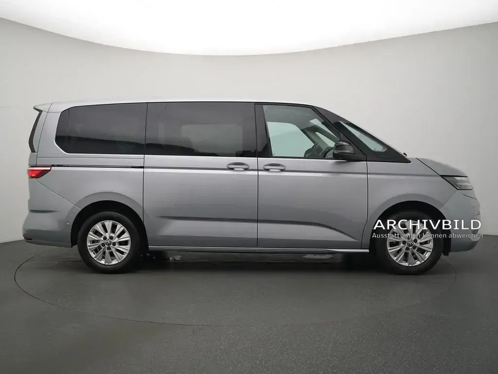 Gebraucht VW Multivan Life 150 PS (110 kW) 2025 Monosilber Van / Kleinbus