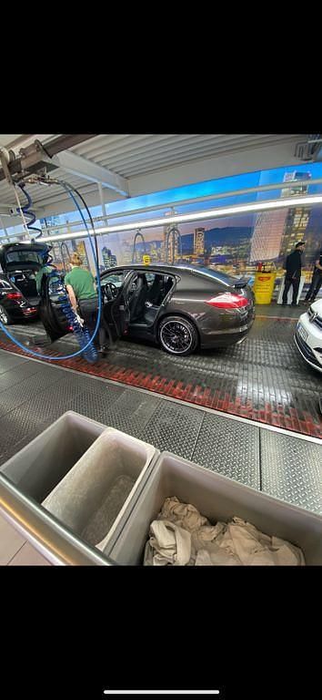Grau Gebraucht 2011 Porsche Panamera 4 Limousine | 18.800 € (Superpreis) - Bild 1/4