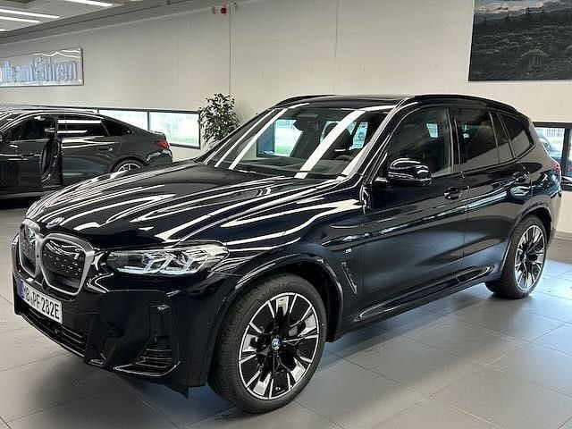 Schwarz Gebraucht 2024 BMW iX3 Impressive SUV | 46.700 € (Superpreis) - Bild 1/4