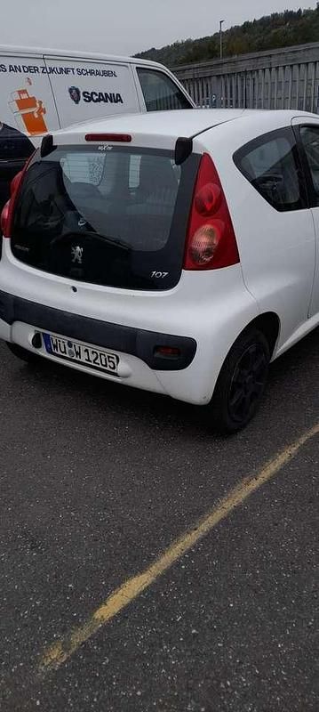 Gebraucht Peugeot 107 68 PS (50 kW) 2010 Weiß Kleinwagen