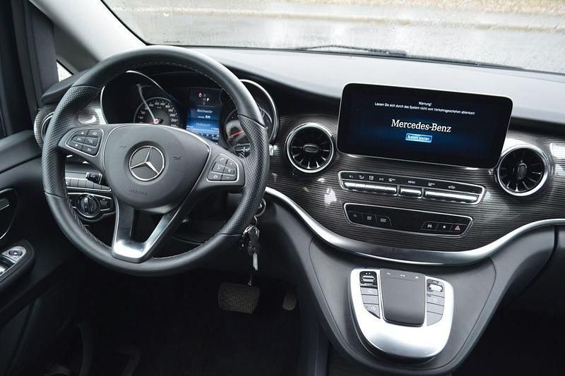 Gebraucht Mercedes V220 Edition 237 PS (174 kW) 2023 Grau Van / Kleinbus