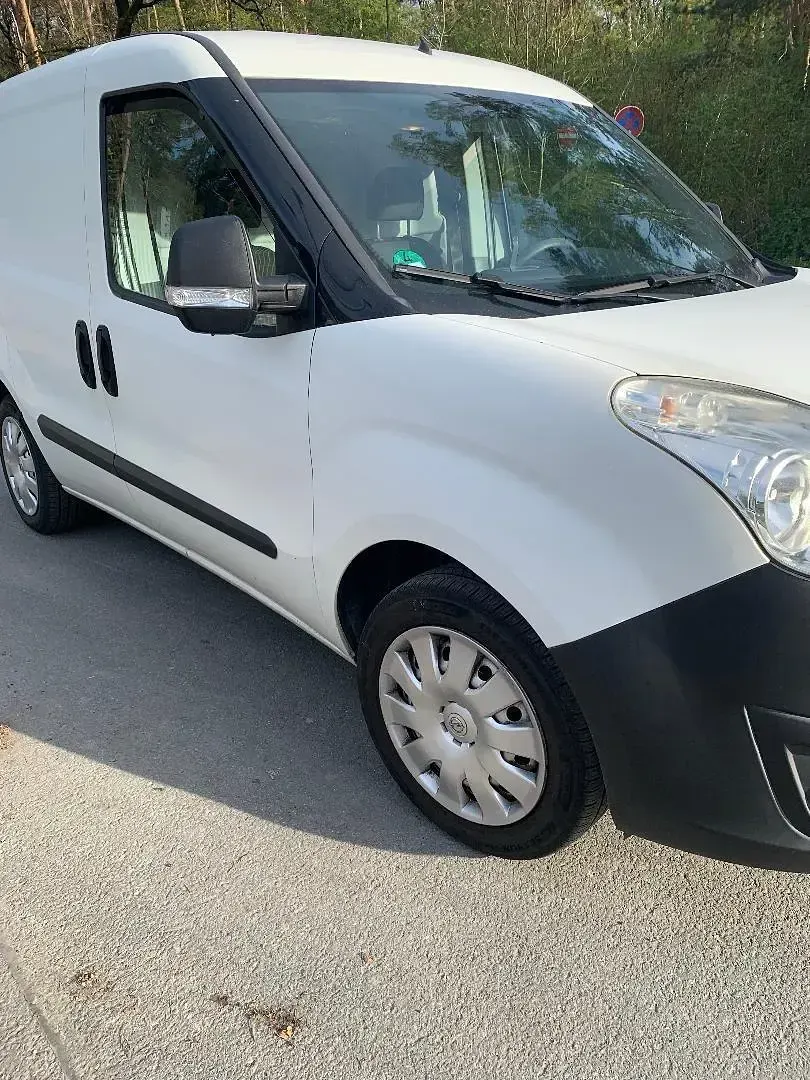 Gebraucht Opel Combo 95 PS (69 kW) 2013 Weiß Van / Kleinbus
