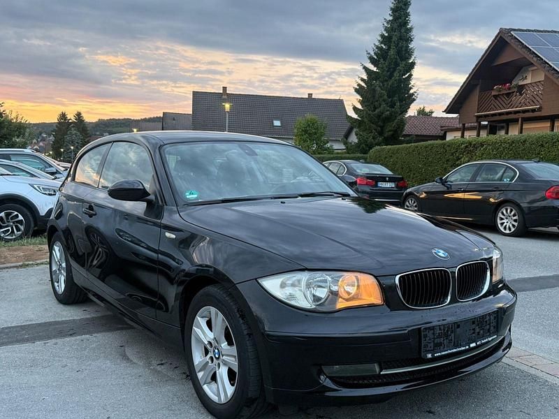Schwarz Gebraucht 2008 BMW 116 Sport Line Kleinwagen | 3.499 € (Guter Preis) - Bild 1/4