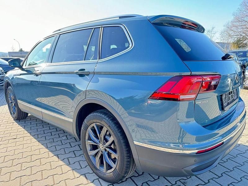 Gebraucht VW Tiguan Allspace Life 150 PS (110 kW) 2022 Blau SUV