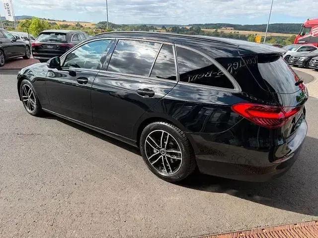 Gebraucht Mercedes 200 163 PS (119 kW) 2023 Schwarz Limousine