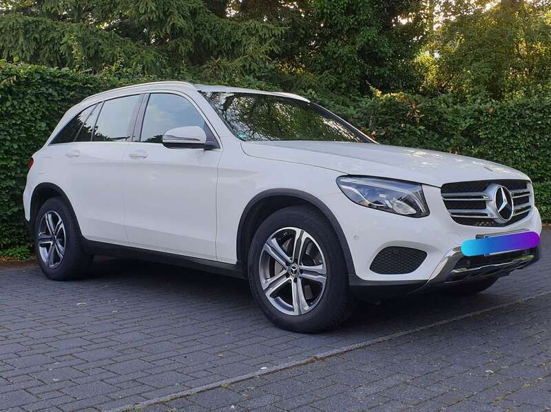 Weiß Gebraucht 2019 Mercedes GLC250 AMG line SUV | 31.500 € (Fairer Preis) - Bild 1/4