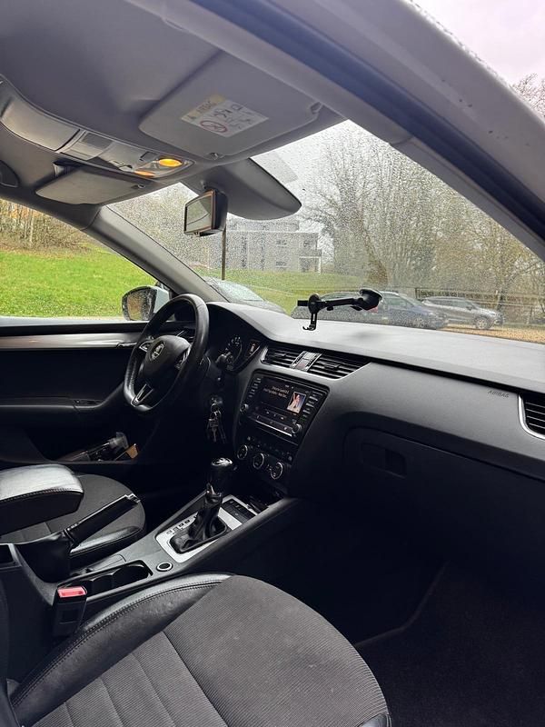 Gebraucht Skoda Octavia 150 PS (110 kW) 2014 Weiß Kleinwagen