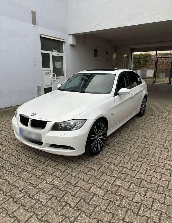 Weiß Gebraucht 2008 BMW 320 Limousine | 6.700 € (Fairer Preis) - Bild 1/4