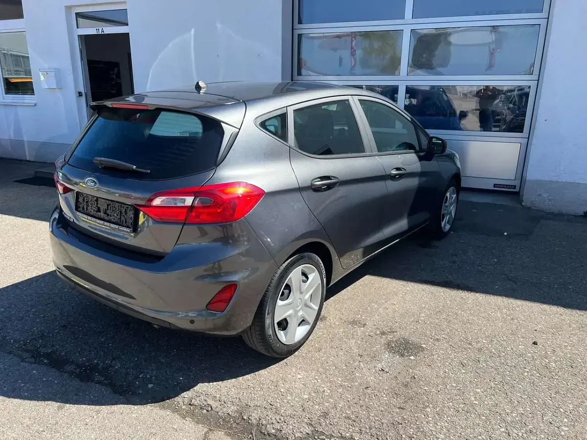 Używany Ford Fiesta 101 KM (74 kW) 2017 Szary Hatchback