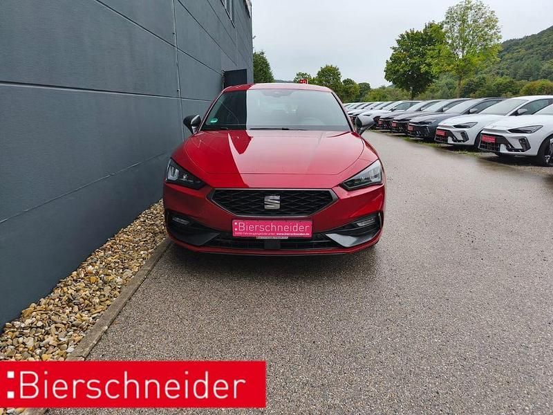 Rot Gebraucht 2021 Seat Leon FR Limousine | 17.900 € (Fairer Preis) - Bild 1/4