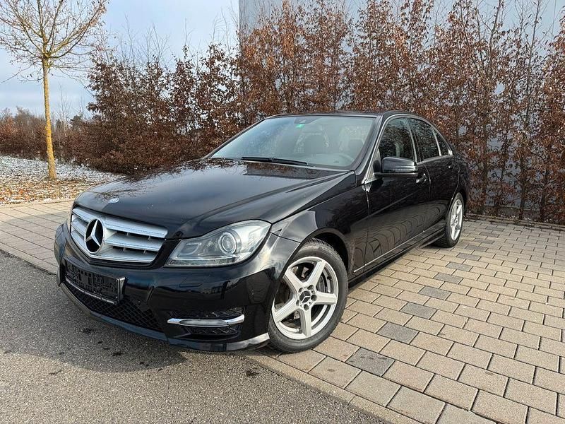 Schwarz Gebraucht 2012 Mercedes C250 Avantgarde Limousine | 10.499 € (Guter Preis) - Bild 1/4