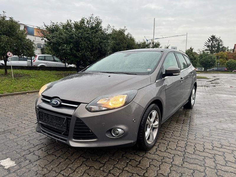 Braun Gebraucht 2012 Ford Focus Champions Edition Kombi | 3.900 € (Fairer Preis) - Bild 1/4