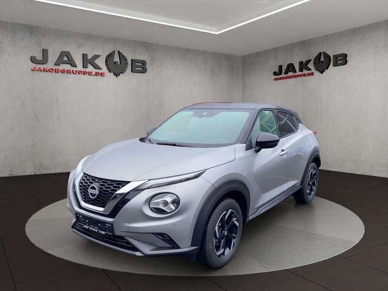 Silver m/black p Neu 2024 Nissan Juke N-Connecta SUV | 24.990 € (Fairer Preis) - Bild 1/4