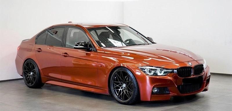 Orange Gebraucht 2018 BMW 320 M Sport Limousine | 24.750 € - Bild 1/4