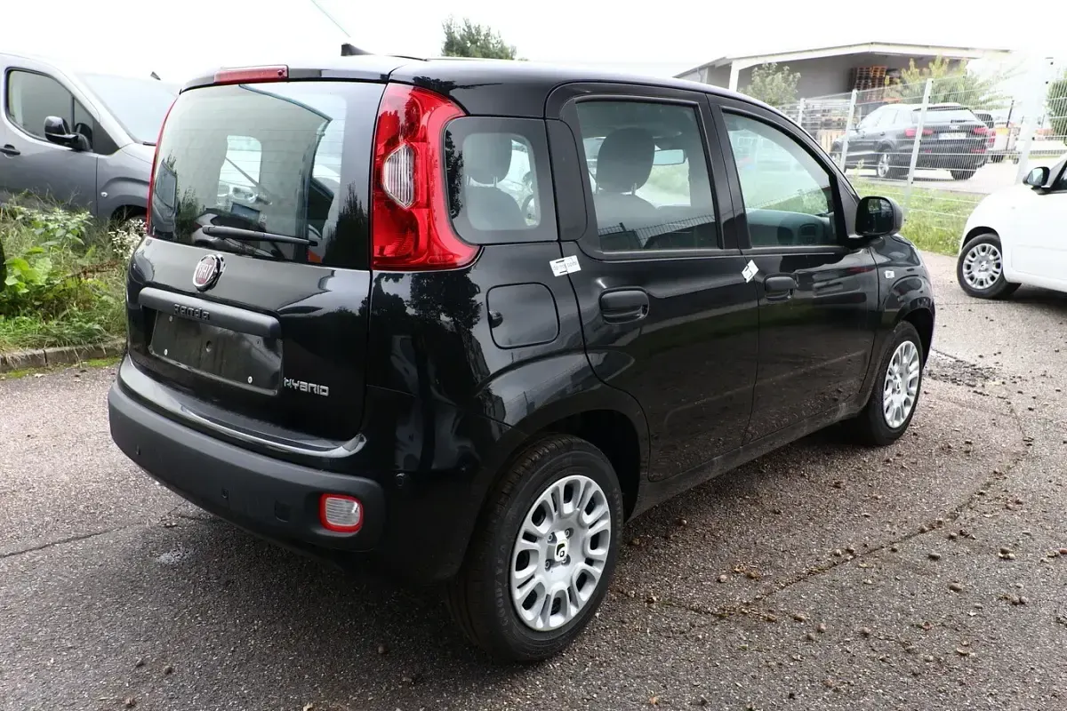 Neu Fiat Panda 69 PS (50 kW) 2025 Schwarz Kleinwagen