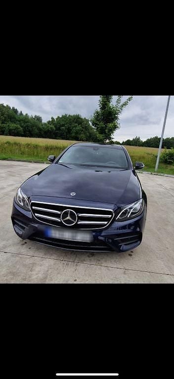 Gebraucht Mercedes E220 AMG 194 PS (142 kW) 2019 Blau Limousine