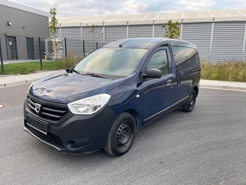 Blau Gebraucht 2013 Dacia Dokker Ambiance Van | 3.900 € (Teuer) - Bild 1/4